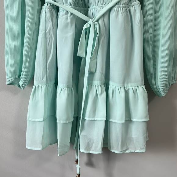 Pleat romper with lining. - Picture 3 of 13